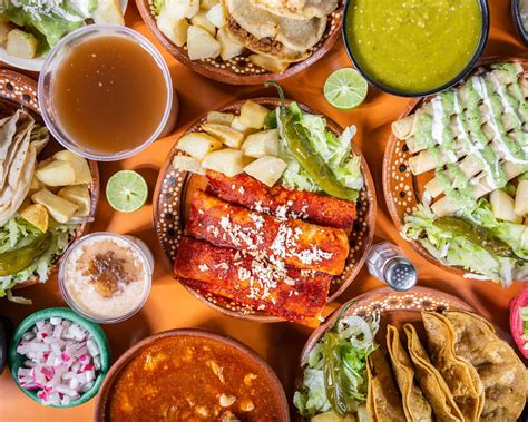 Los antojitos - Explore the diverse and delicious snacks that define Mexican cuisine, from tlayudas to pozole, from tacos to garnachas. Find the best places to enjoy antojitos in …